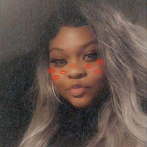 Meet your Posher, Camisha